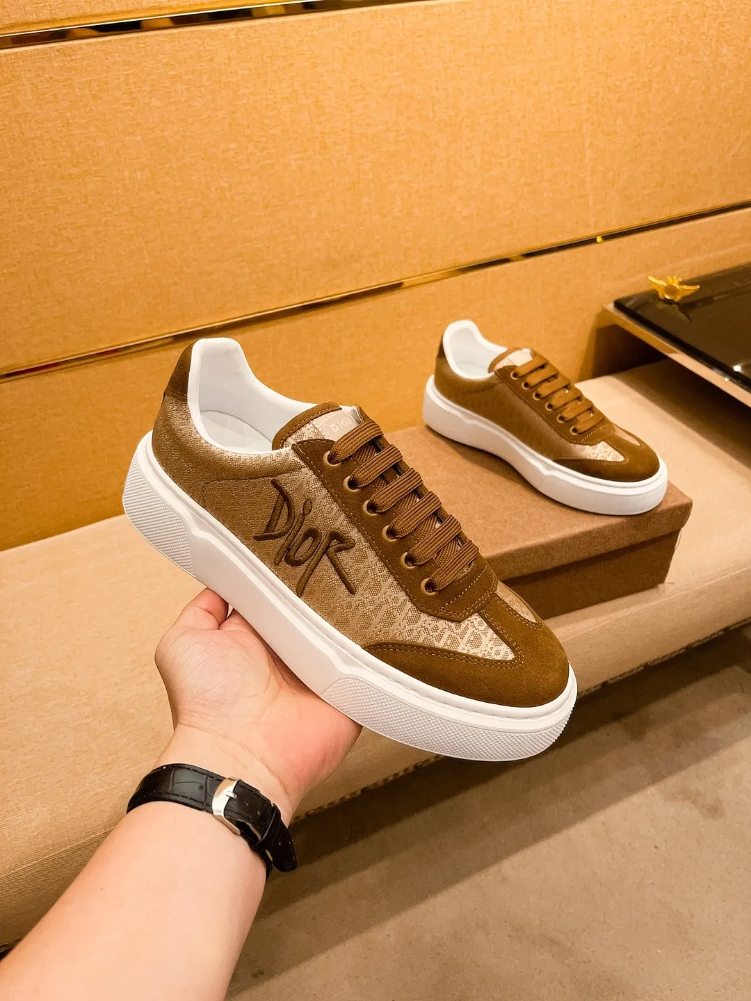 Men's shoes💰 400💰🔥【Dior】🔥Men's high-end brand of shoes official website 1:1 latest masterpiece: the upper is made of Italian imported first-layer cowhide with a comfortable and breathable lining➕original non-slip and wear-resistant outsole🔥, making walking more convenient and comfortable! An exclusive new model, a stunning work, a beautiful 1:1 replica [color] compared to the official quality! Create a fashionable personality to set off your uniqueness! A must-have for trendy men! Classic🔥Size: 38-44 Color: 🔥Multiple colors available🔥